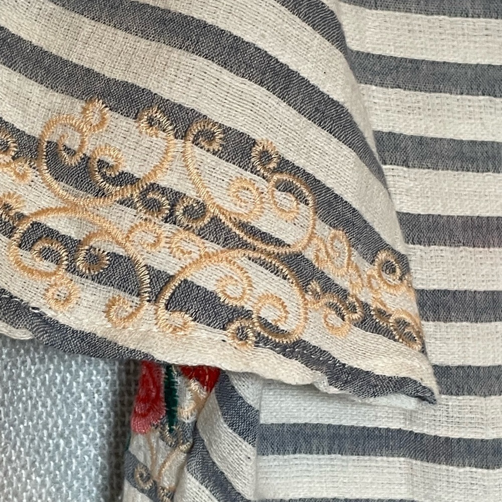 NWT Savanna Jane embroidered top - Picture 4 of 6